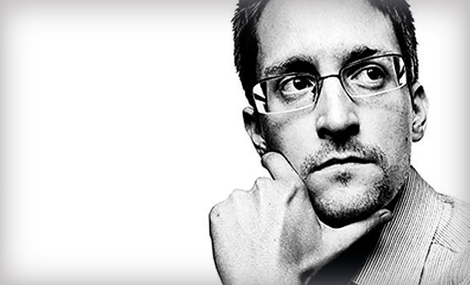 Edward Snowden vergisst die Twitter-Benachrichtigungen auszustellen