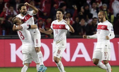 Türkei bewahrt Chancen auf EM 2016