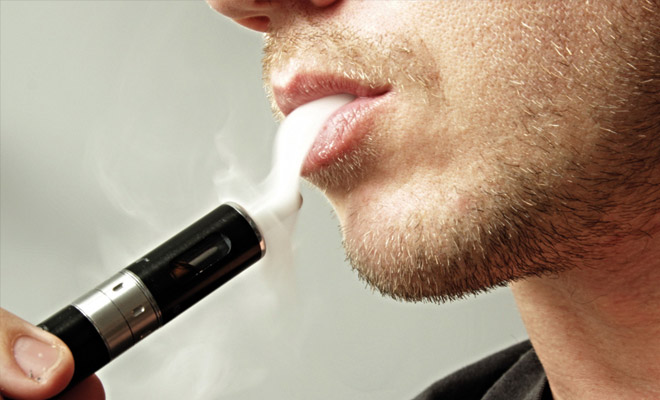 Die E-Zigarette erhöht Risiko für Unfruchtbarkeit von Männern laut Forschern des University College London vor allem durch zwei Aromen.