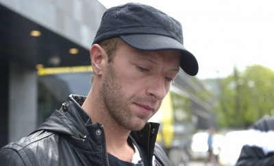 Chris Martin (Coldplay) beim Verlassen des Hyatt Regency Hotels in Köln.