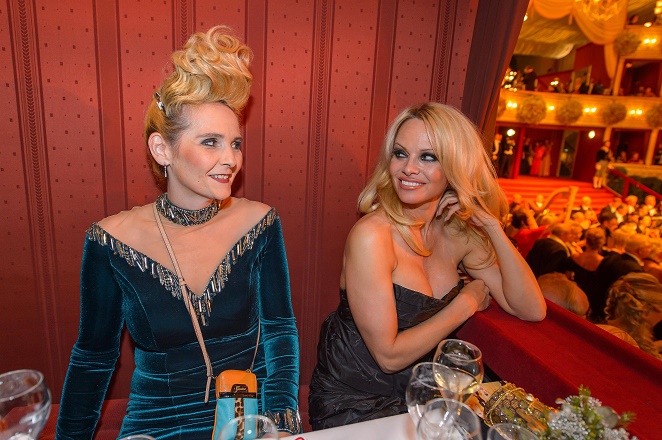 Dschungelcamp: Helena Fürst mit Pamela Anderson auf dem 60. Wiener Opernball.