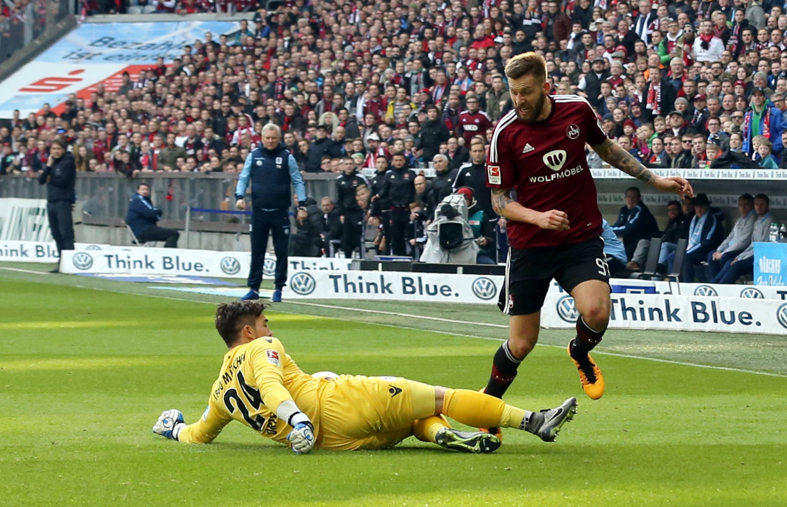 Guido Burgstaller im Spiel des 1. FC Nürnberg gegen den TSV 1860 München.