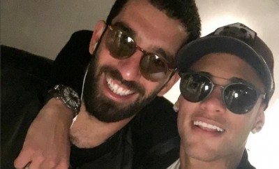 Neymar unnd Arda Turan feiern gemeinsam Geburtstag.