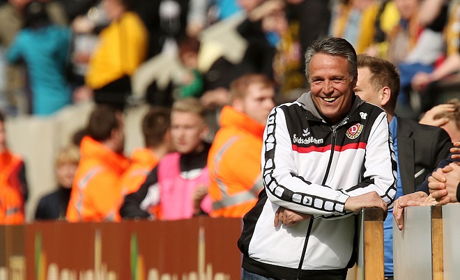 Dynamo Dresden Trainer Uwe Neuhaus hat angesichts der erfolgreichen Saison gut Lachen.