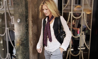 Kate Moss hat den Schal als Sommer-Accessoir salonfähig gemacht.