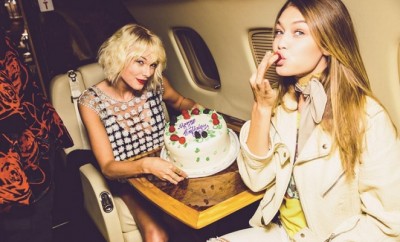 Taylor Swift schmeißt für Gigi Hadid eine Party im Privat-Jet.