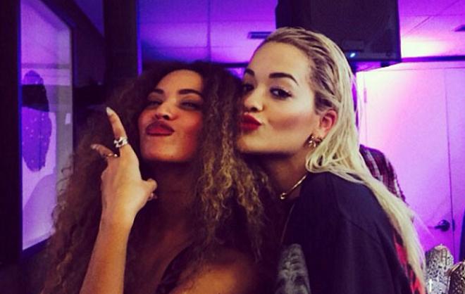 Beyonce und Rita Ora kuscheln bei der Met Gala gegen Fremdgeh-Gerüchte um Jay Z.