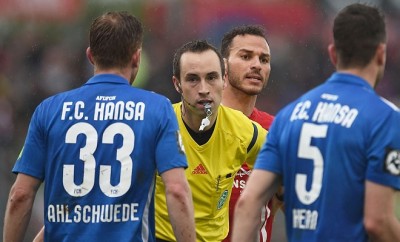 Maximilian Alschwede hat mehrere Angebote aus der 2. Bundesliga abgelehnt, um bei Hansa Rostock zu bleiben.