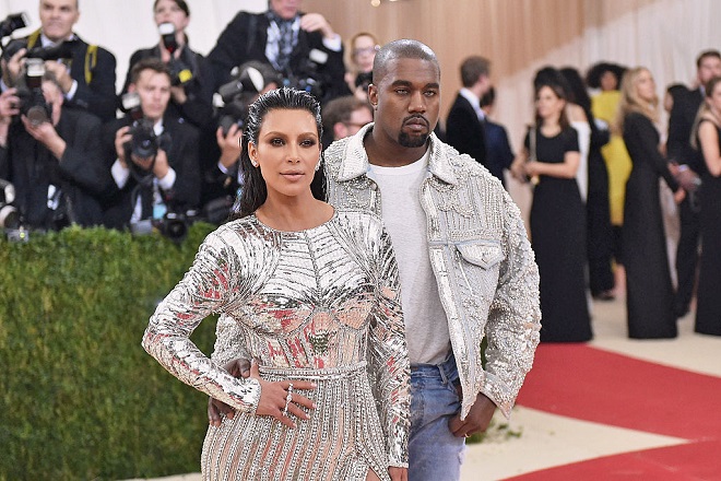 Auch Kim Kardashian und Kanye West mögen den Metalic-Look.