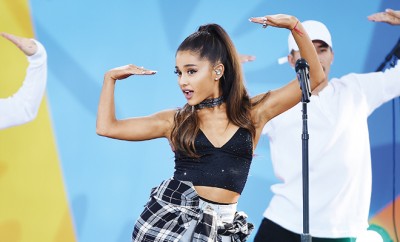 Ariana Grande musste einige Konzerte absagen. Die Sängerin selbst zeigt sich deswegen sehr betroffen und ist zur Genesung in ihre Heimat zurückgekehrt.