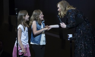 Adele wird auf der Bühne selbst zum Fan!