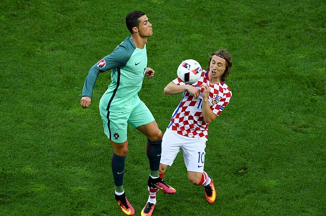 Cristiano Ronaldo hat nach dem Sieg der Portugiesen seinen Freund Luka Modric getröstet.
