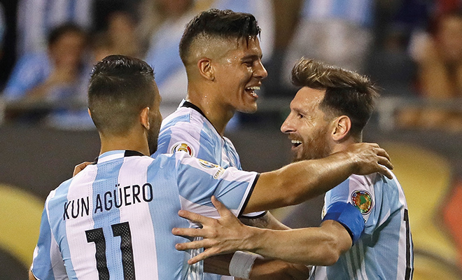 Lionel Messi könnte in Argentinien mit seinem Rücktritt eine Kettenreaktion auslösen und wird von Xavi für seine Leistungen gelobt.
