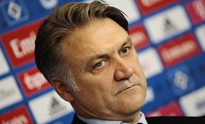 Dietmar Beiersdorfer wird nach dem Trainerwechsel beim HSV weiterhin von den Medien kritisiert und kann beim Hamburger SV scheinbar nur verlieren.