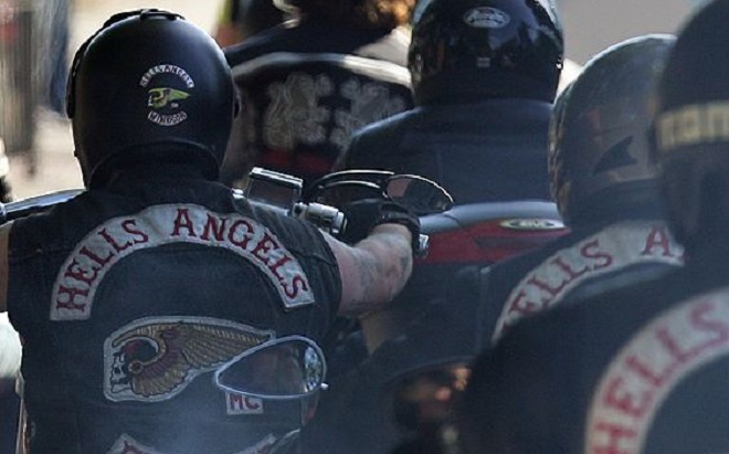 Rocker der Hells Angels auf ihren Motorrädern.