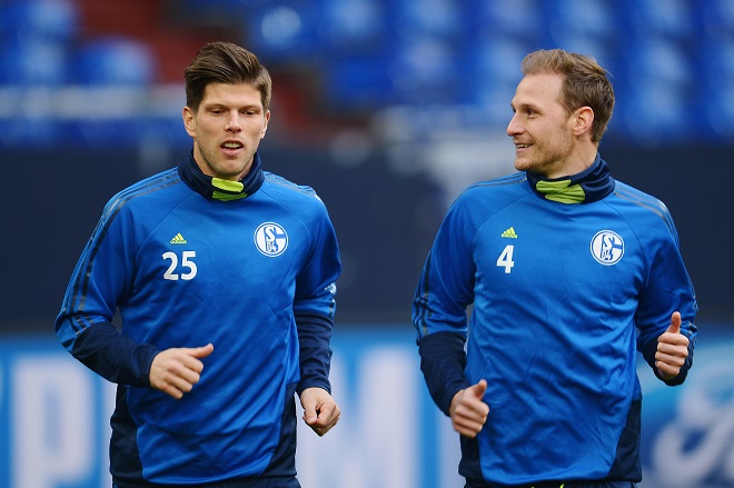 Klaas-Jan Huntelaar und Benedikt Höwedes vom FC Schalke 04.