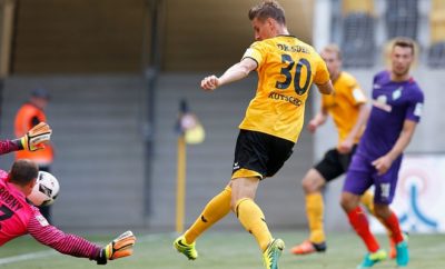 Stefan Kutschke von Dynamo Dresden versteigert seine Fußballhose.