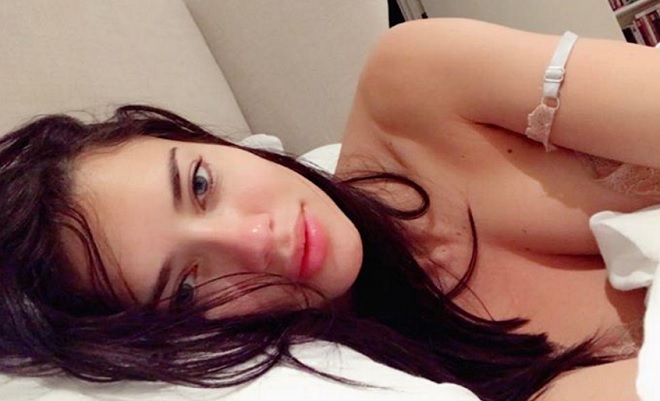 Adriana Lima erntet Shitstorm für Nackt-Strip!