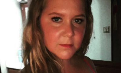 Amy Schumer wehrt sich mit sexy Oben Ohne-Bild gegen Gagen-Kritik!