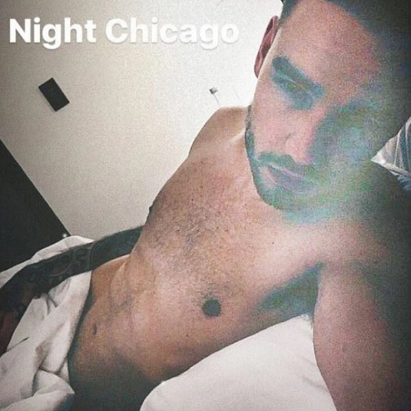 Liam nackt im Hotelbett!