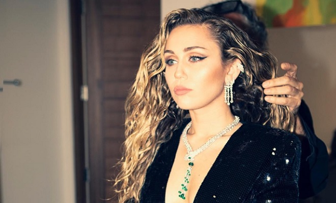 Miley Cyrus: Mutter Tish stellt sie auf Instagram bloß