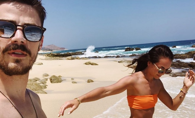 Grant Gustin zeigt nackten Po auf Instagram