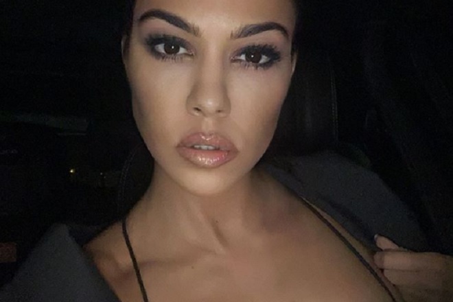 Kourtney Kardashian fühlt sich nackt pudelwohl